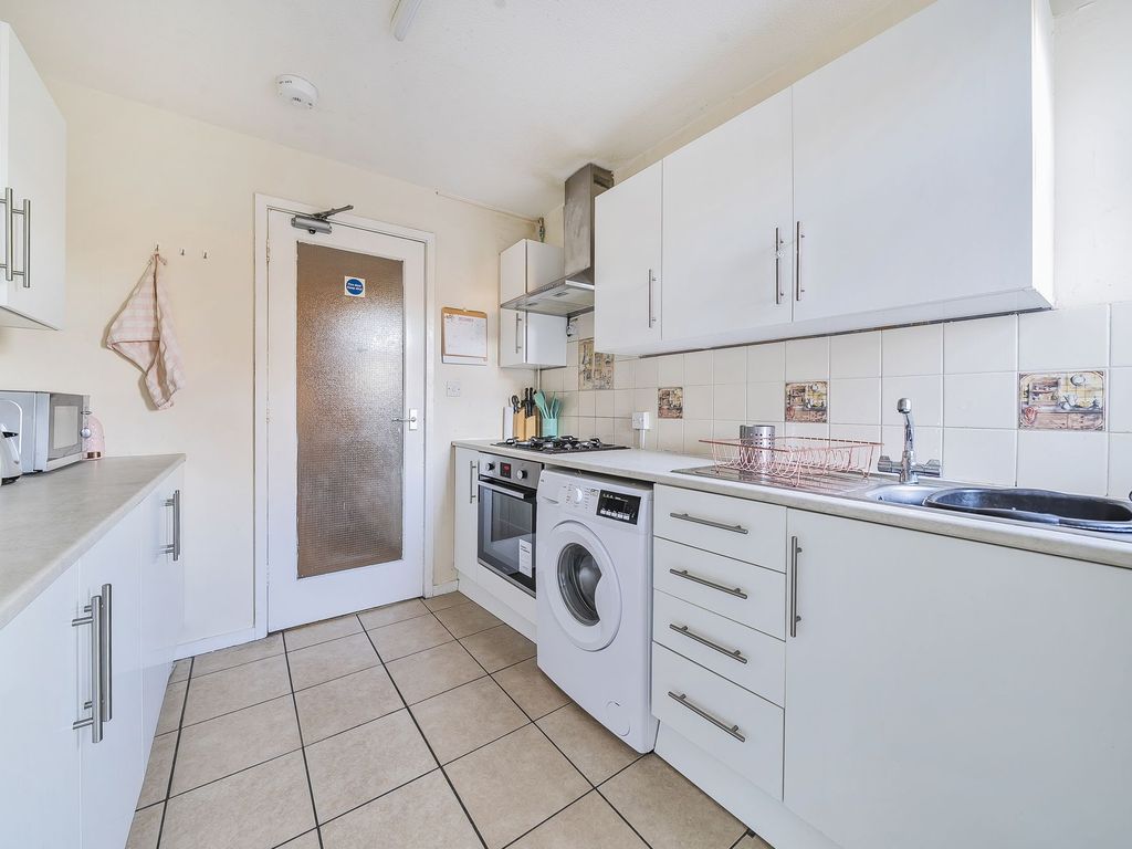 3 bed terraced house for sale in Princes Place, Winchester SO22, £320,000