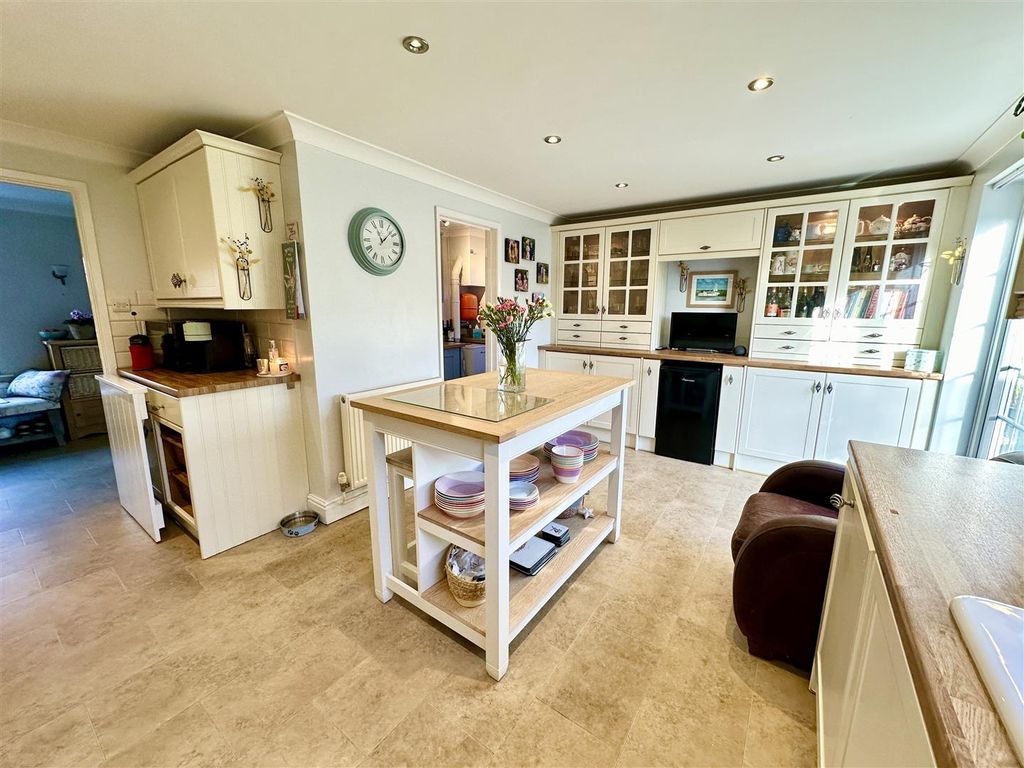 4 bed detached house for sale in Catfield Road, Ludham, Great Yarmouth NR29, £535,000