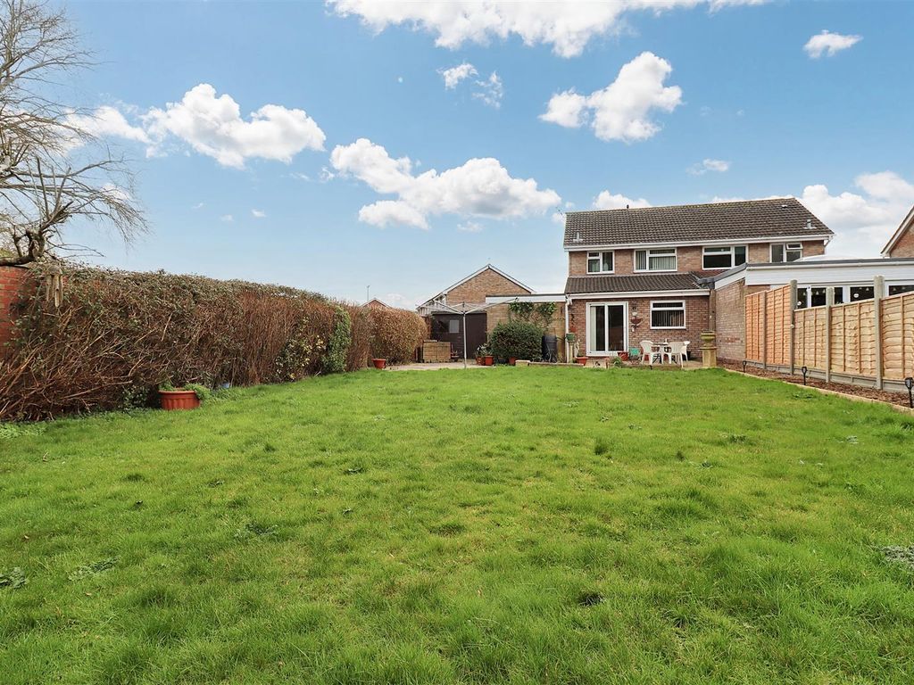 3 bed semi-detached house for sale in Streamside, Clevedon BS21, £349,950