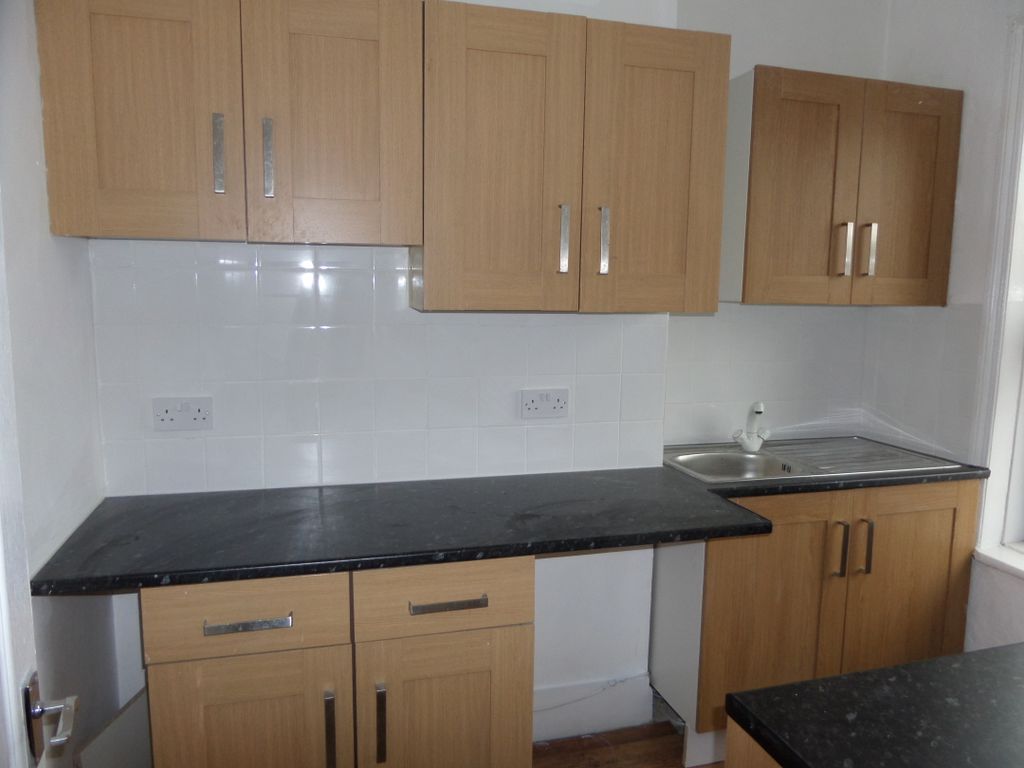 1 bed flat to rent in Selhurst Road, London SE25, £1,050 pcm