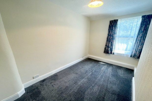 1 bed flat to rent in The Towers, Colwyn Bay LL28, £575 pcm