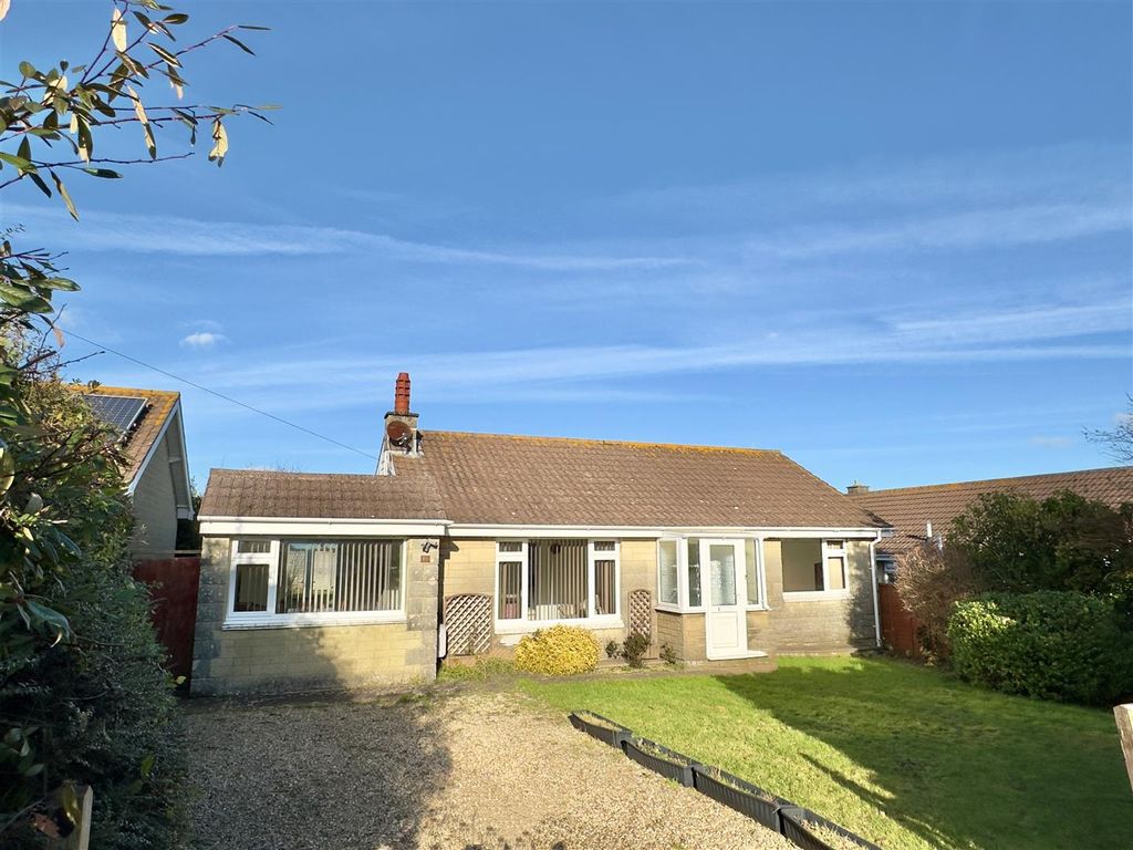 2 bed detached bungalow for sale in Regina Road, Freshwater PO40, £289,950