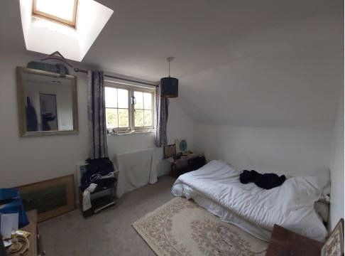 2 bed flat for sale in Broad Street, Canterbury CT1, £270,000