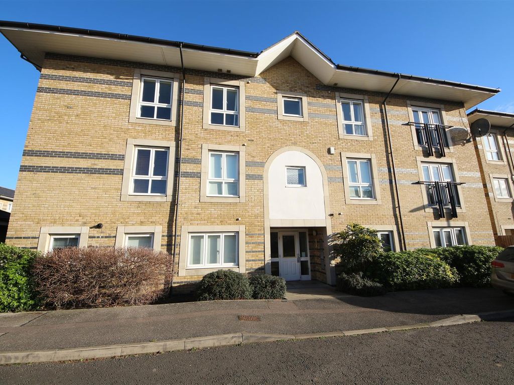 2 bed flat for sale in Longworth Avenue, Chesterton, Cambridge CB4, £345,000