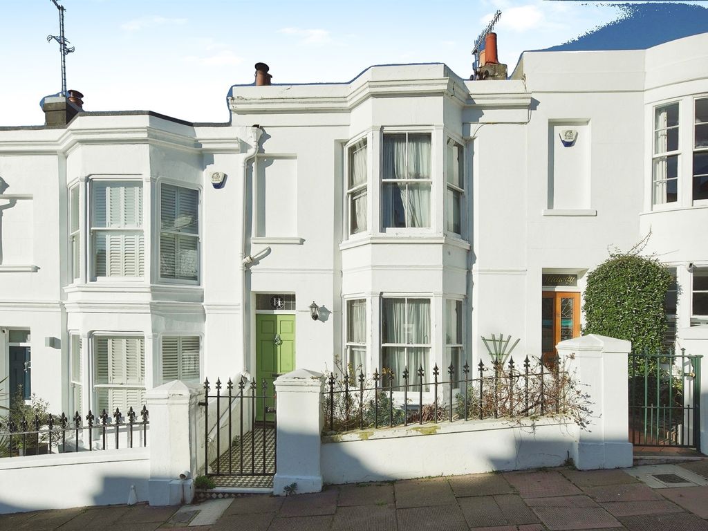 2 bed terraced house for sale in Victoria Street, Brighton BN1, £775,000