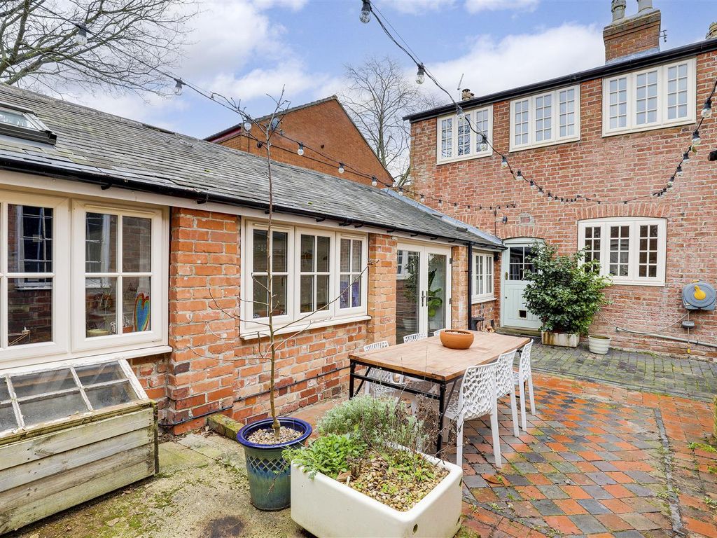 3 bed cottage for sale in Basford Road, Nottingham NG6, £375,000