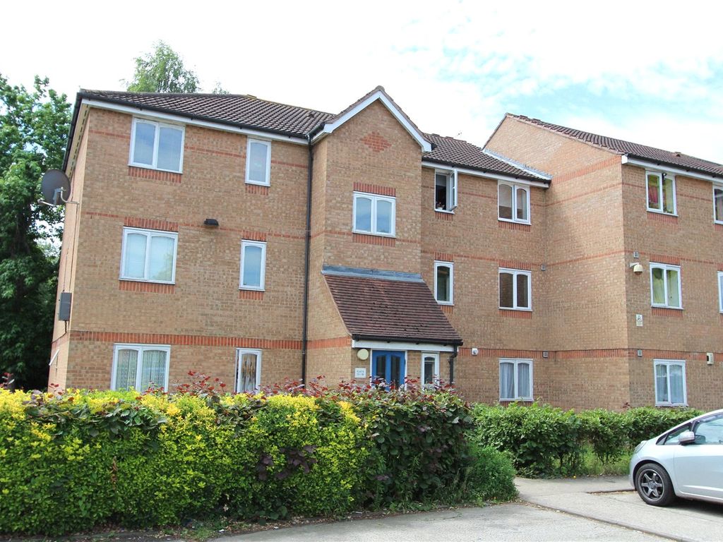 2 bed flat for sale in Cherry Blossom Close, Palmers Green, London N13, £320,000