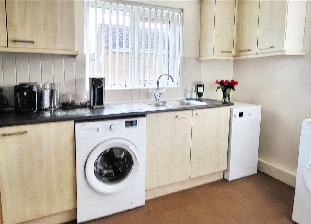 1 bed flat for sale in Grainger Close, Edlington, Doncaster, South Yorkshire DN12, £60,000