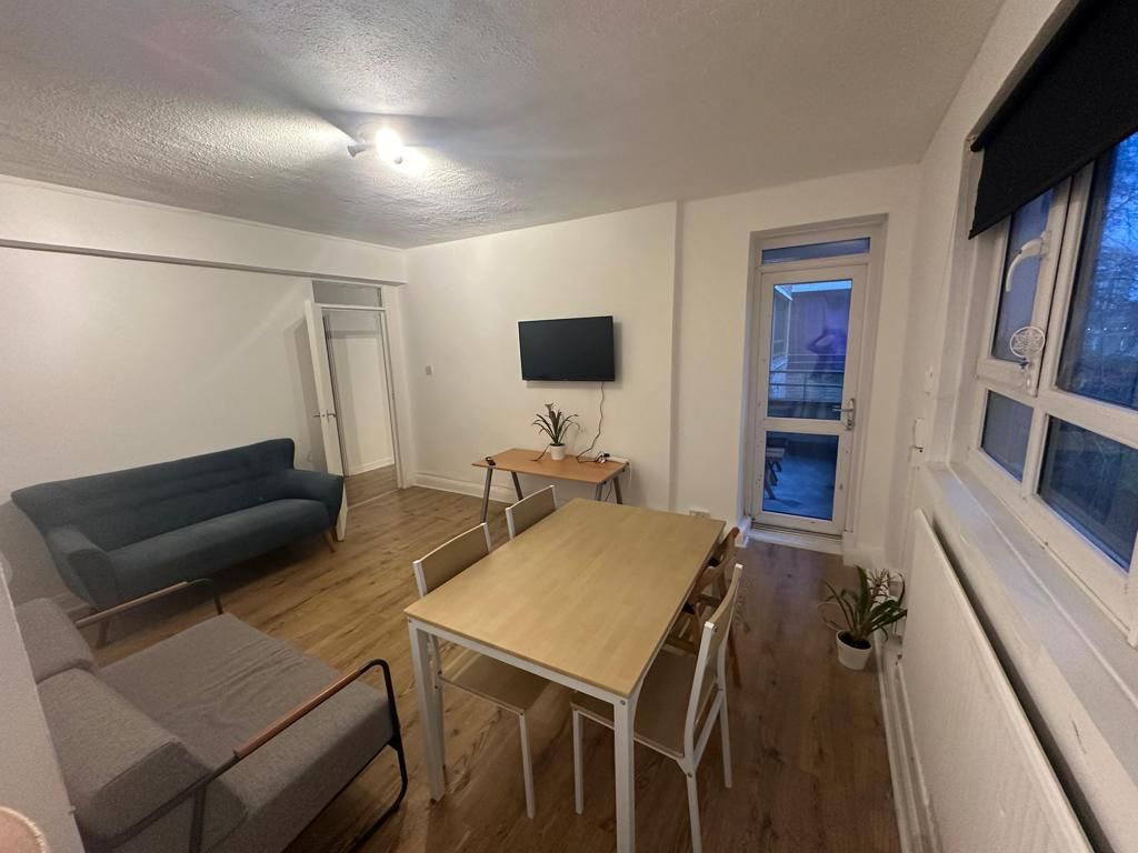 3 bed flat to rent in Green Lanes, London N4, £2,800 pcm