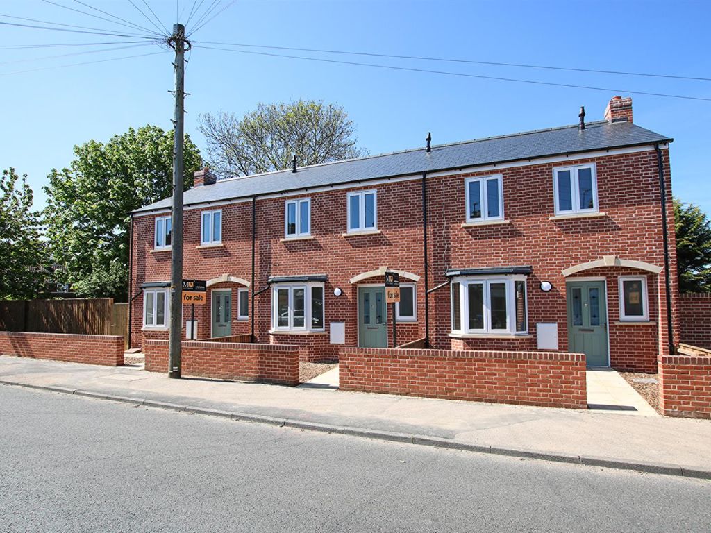 2 bed end terrace house for sale in Cheveley Road, Newmarket CB8, £279,995