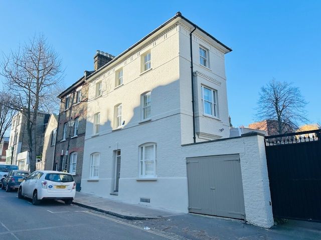3 bed end terrace house to rent in Gayton Road, Hampstead NW3, £6,500 pcm
