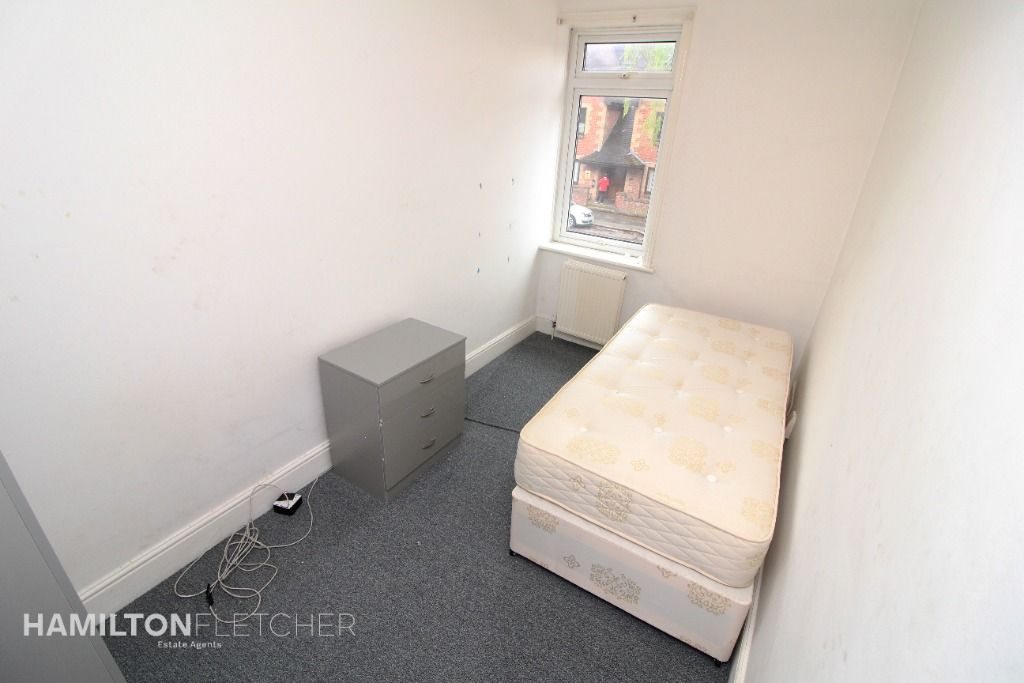 Room to rent in Northumberland Avenue, Reading RG2, £550 pcm