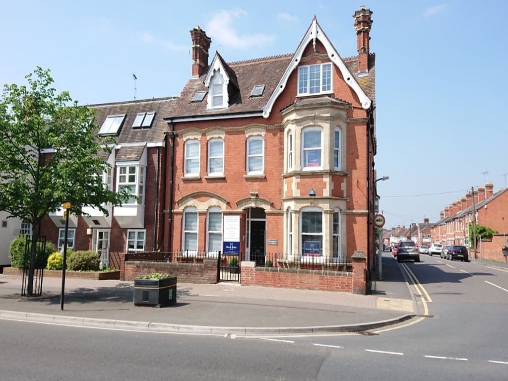 2 bed flat for sale in High Street, Evesham, Worcestershire WR11, £145,000