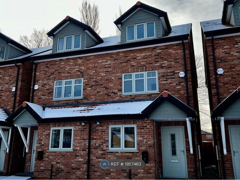 4 bed semi-detached house to rent in Beechwood Gardens, Cheadle SK8, £2,000 pcm