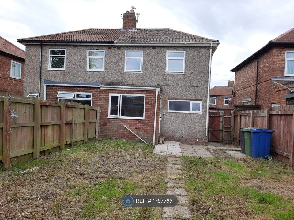 3 bed semi-detached house to rent in East Avenue, South Shields NE34, £975 pcm