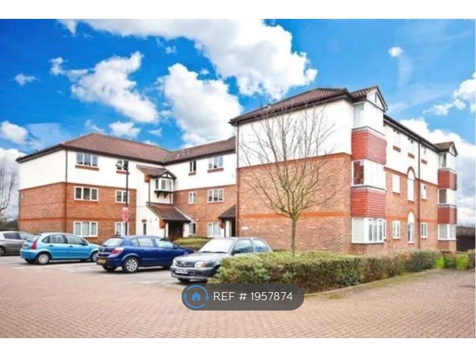 2 bed flat to rent in Campbell Gordon Way, London NW2, £2,200 pcm