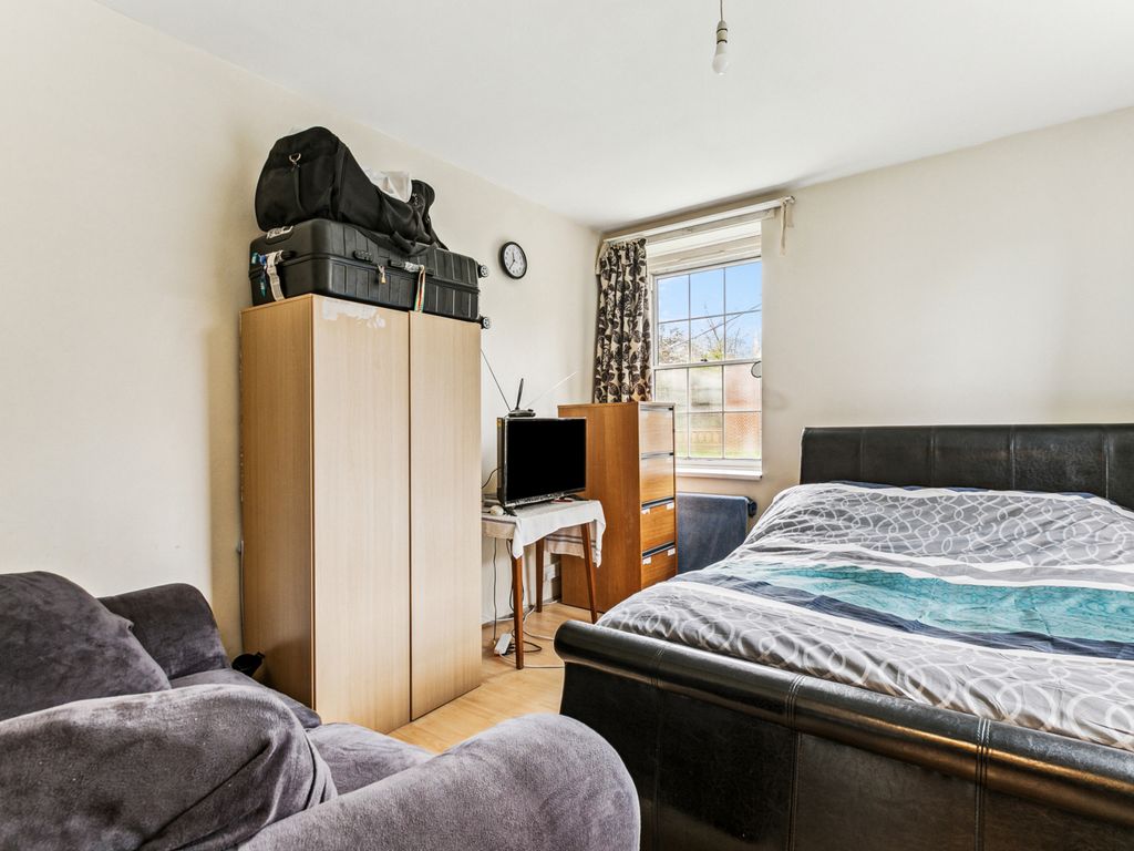 1 bed flat for sale in William Bonney Estate, Clapham North SW4, £350,000