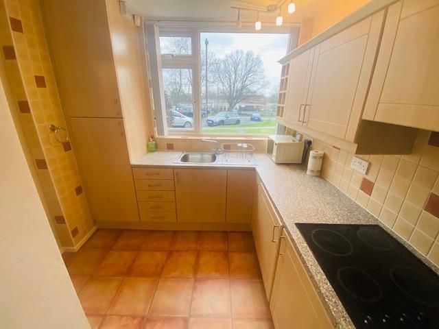 2 bed terraced house to rent in Mottrams Close, Sutton Coldfield, West Midlands B72, £925 pcm