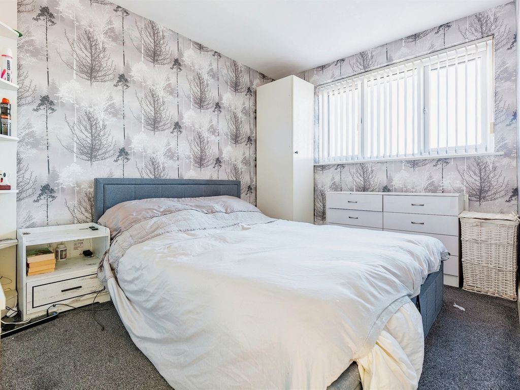 4 bed detached house for sale in Torrington Road, Wellingborough NN8, £335,000