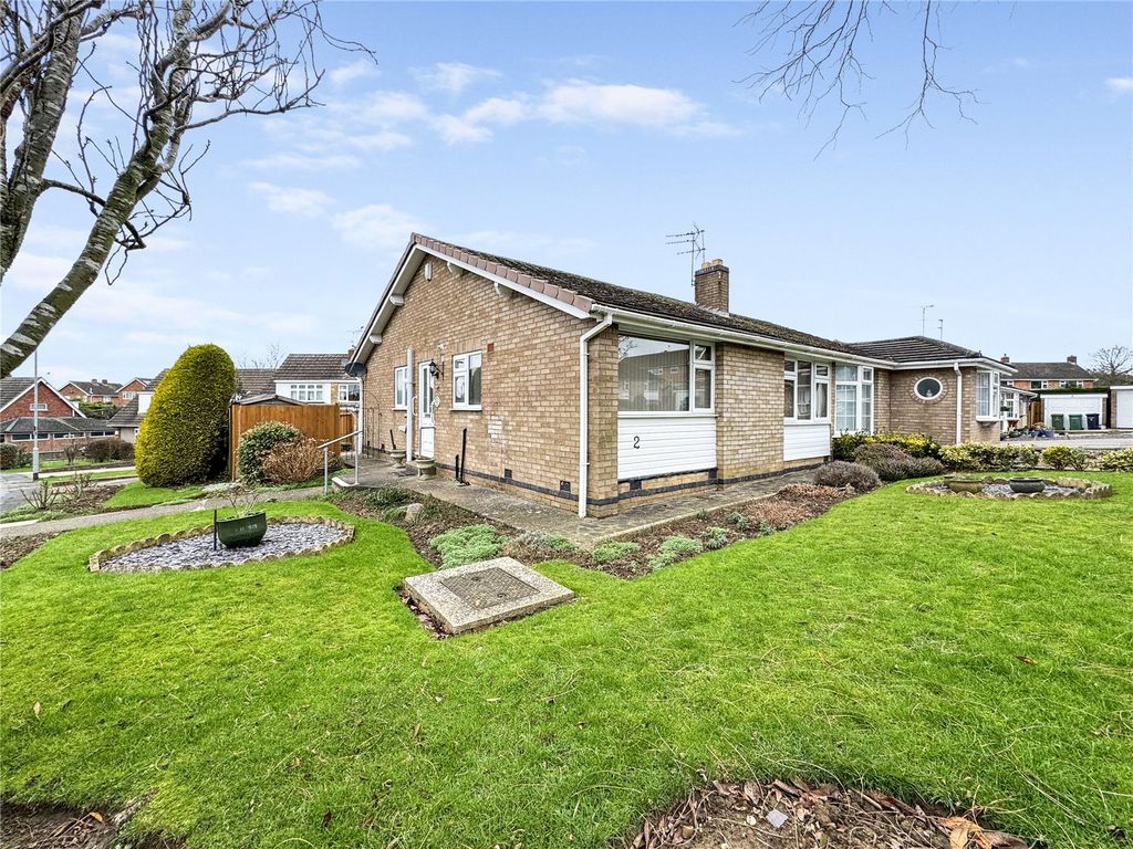 3 bed bungalow for sale in Geddington Close, Wigston, Leicestershire LE18, £250,000
