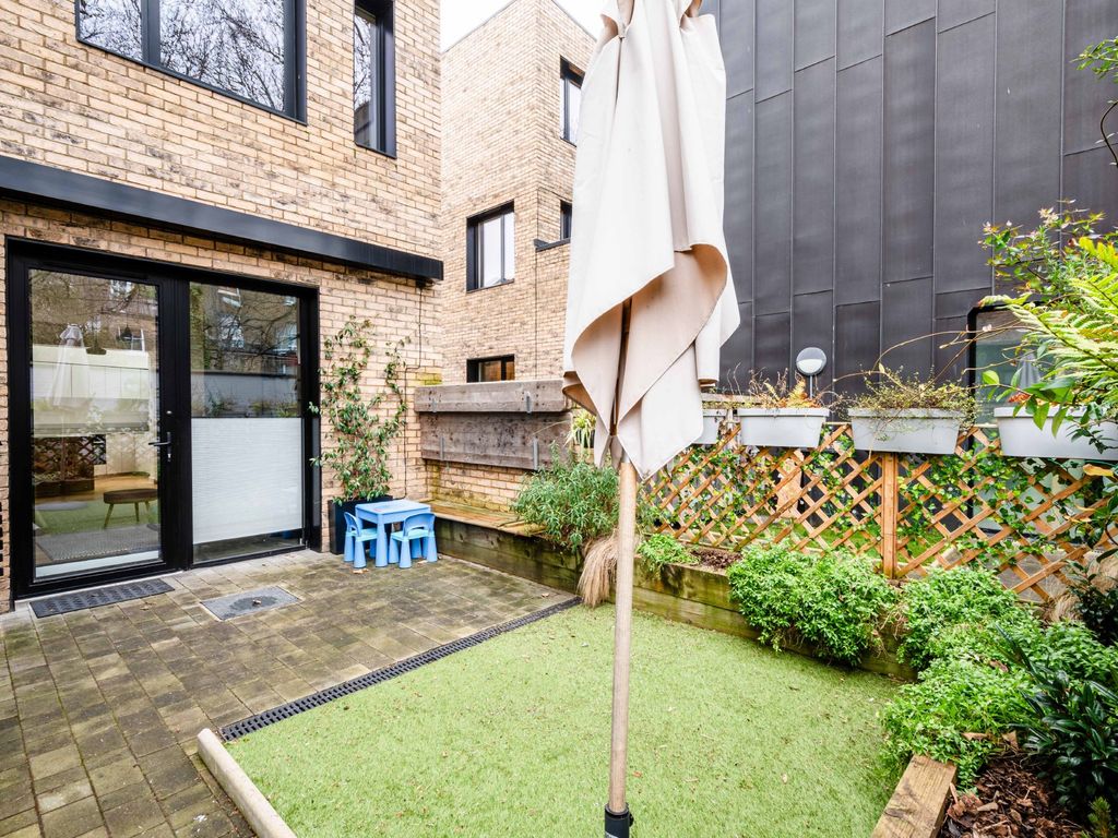 3 bed detached house for sale in Anton Street, London E8, £950,000
