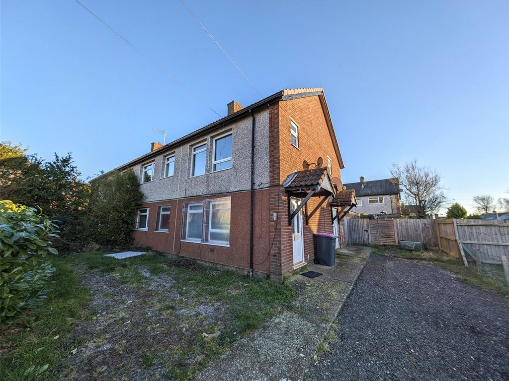 3 bed flat for sale in Gloucester Avenue, Dawley, Telford, Shropshire TF4, £94,000