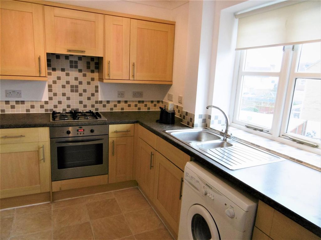 2 bed flat to rent in Suffolk Court, Suffolk Street, Whitstable CT5, £1,050 pcm