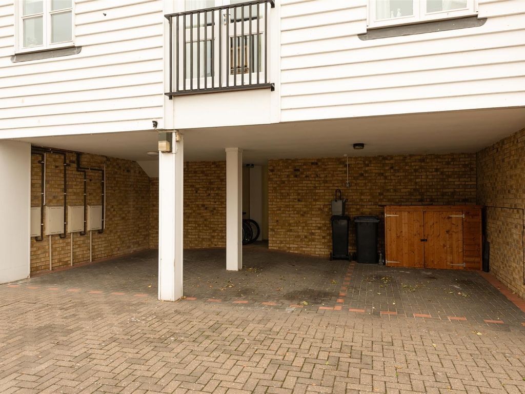 2 bed flat to rent in Suffolk Court, Suffolk Street, Whitstable CT5, £1,050 pcm
