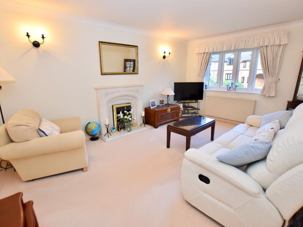 2 bed flat for sale in The Dovecotes, Allesley Hall Drive, Allesley, Coventry CV5, £165,000