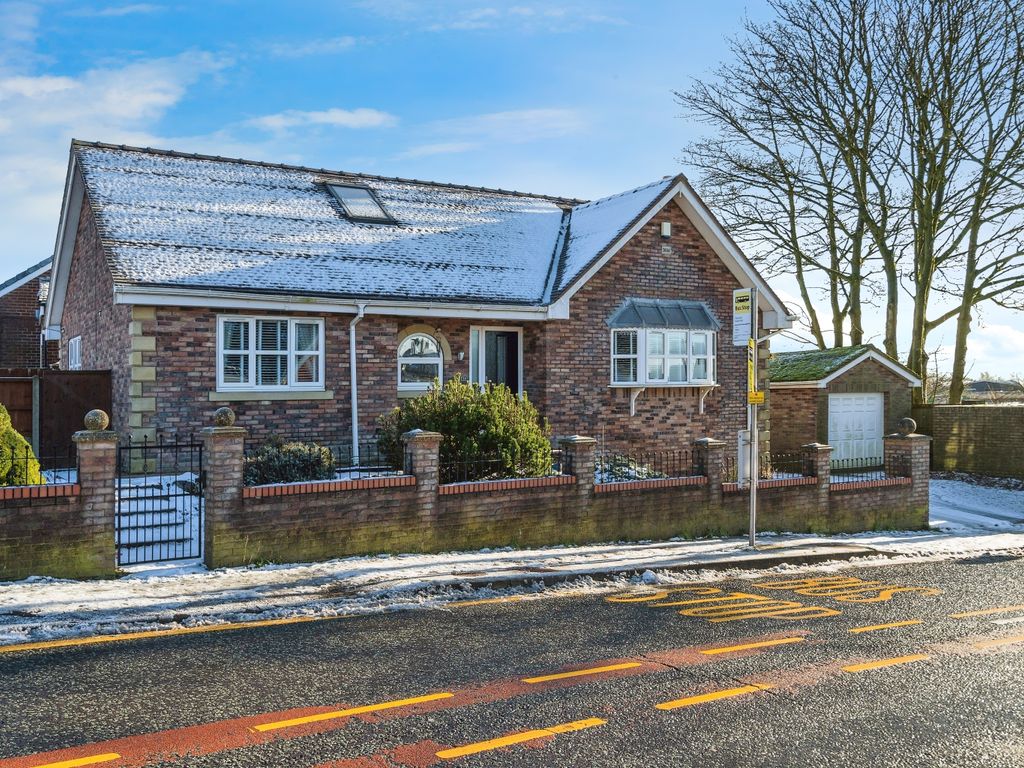3 bed detached bungalow for sale in Holly Road, Aspull WN2, £330,000