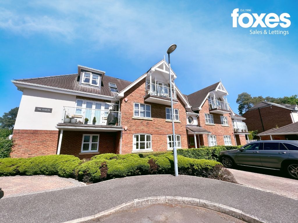 2 bed flat to rent in The Gables, Manor Close, Ferndown, Dorset BH22, £1,500 pcm