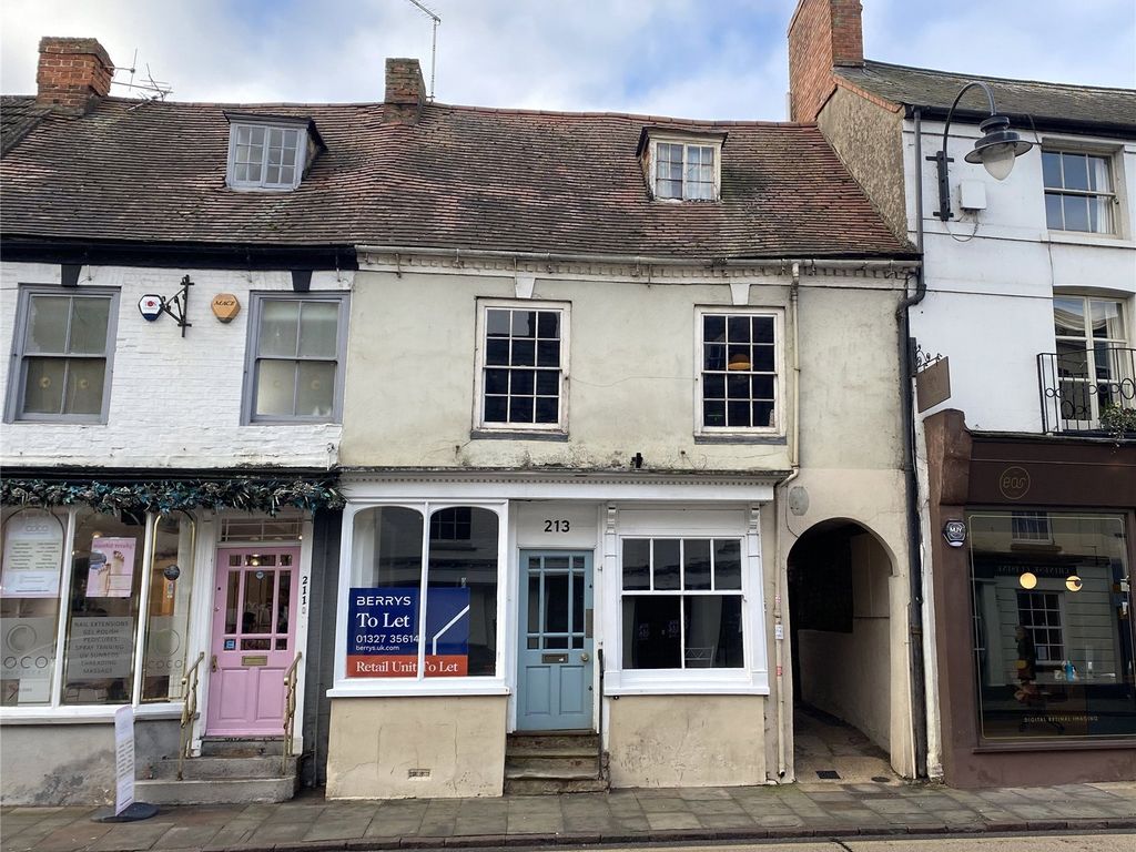 Office to let in Watling Street, Towcester, Northamptonshire NN12, £12,600 pa