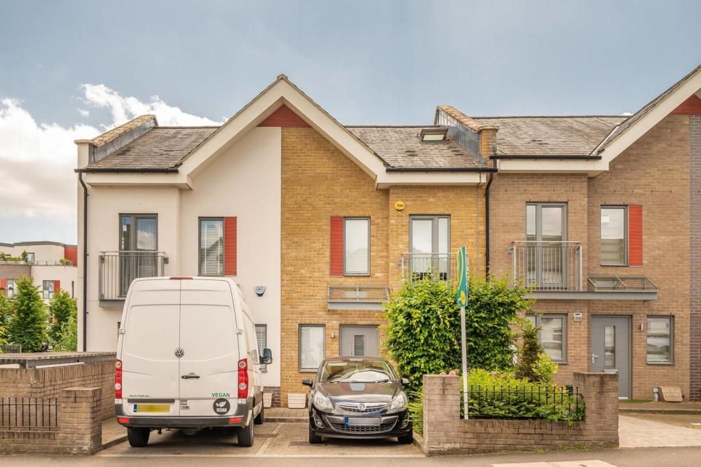 4 bed terraced house for sale in Victoria Road, New Barnet EN4, £750,000