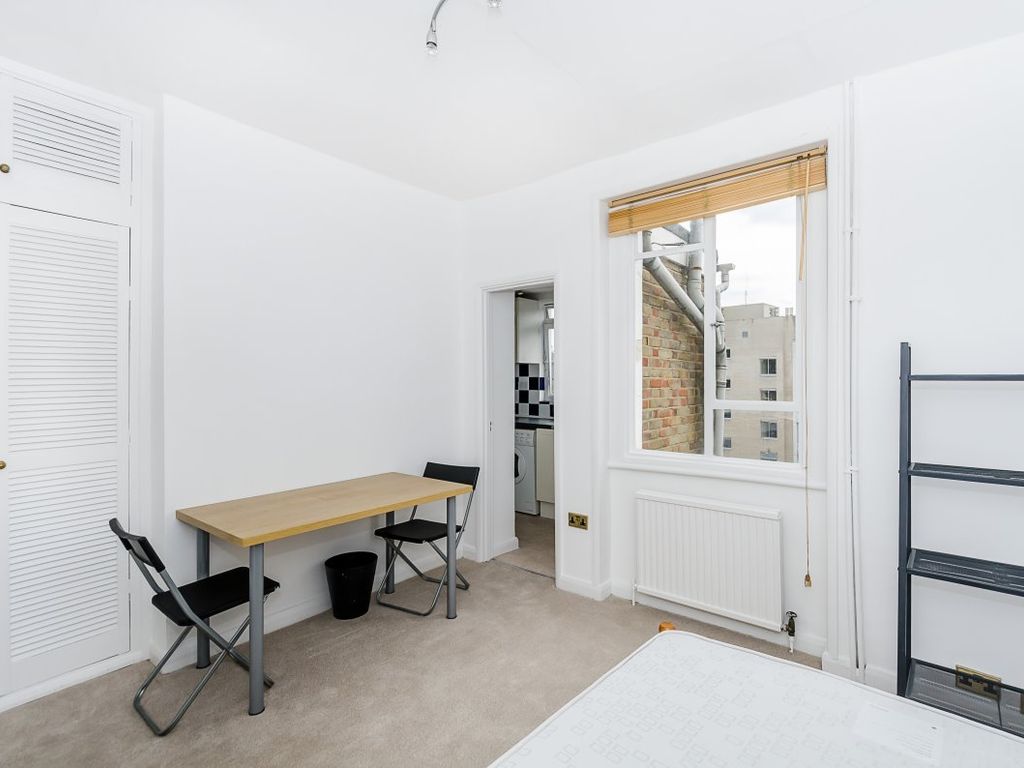Studio to rent in Gloucester Terrace, London W2, £1,430 pcm