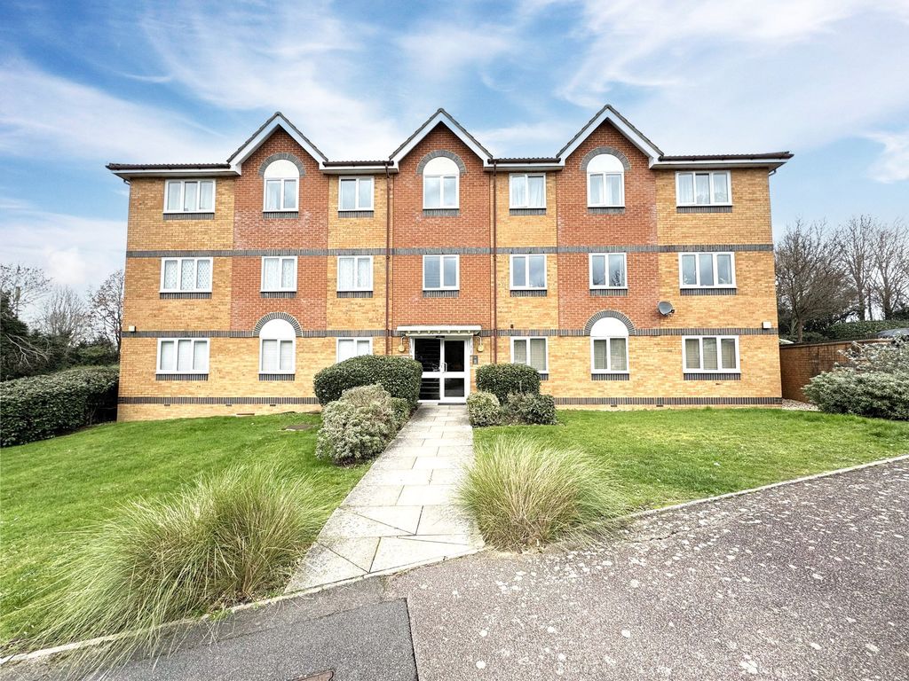 2 bed flat for sale in Chancel Mansions, Hebbecastle Down, Warfield, Berkshire RG42, £245,000