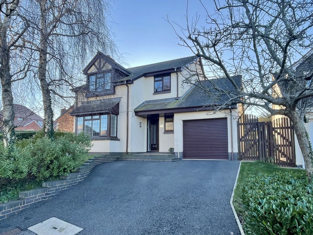 4 bed detached house for sale in Steeple Drive, Alphington EX2, £580,000