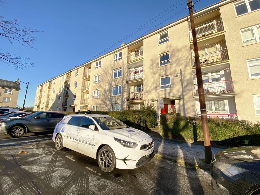2 bed flat to rent in 8 Croy Place, Barmulloch, Glasgow G21, £795 pcm