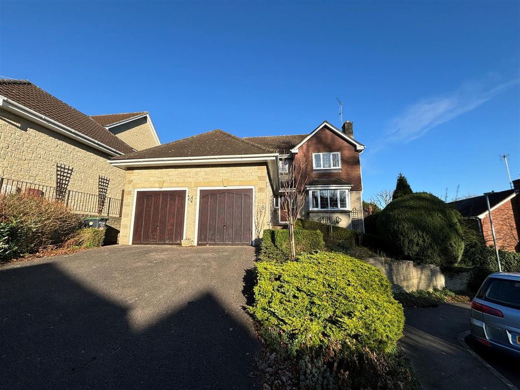 4 bed detached house for sale in Erleigh Drive, Chippenham SN15, £550,000