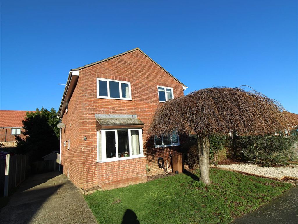4 bed property for sale in Anderson Close, Needham Market, Ipswich IP6, £325,000