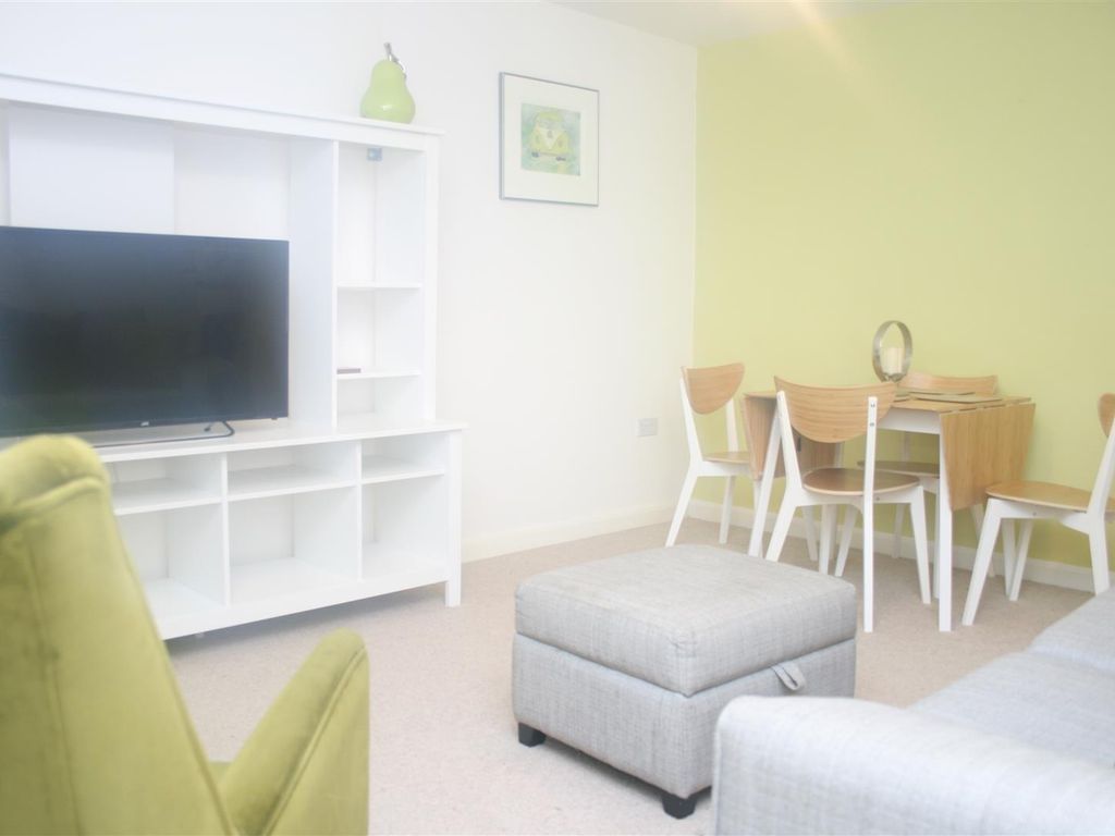 2 bed flat for sale in Poppleton Close, Coventry CV1, £160,000