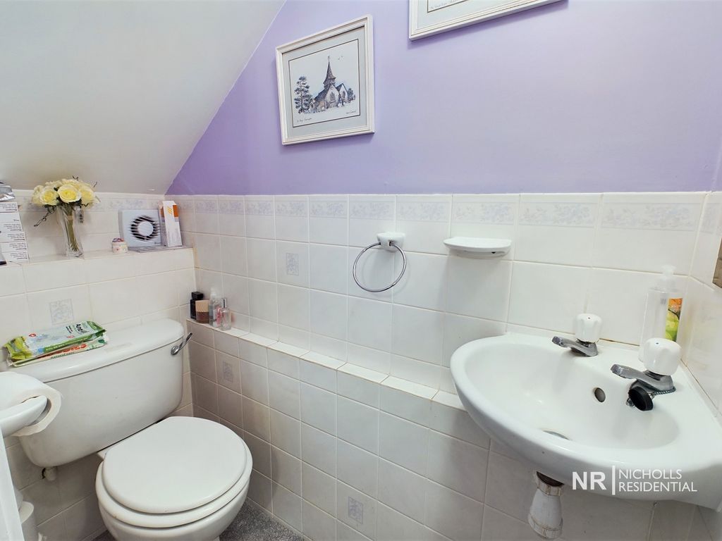 3 bed property for sale in Angus Close, Chessington, Surrey. KT9, £499,950
