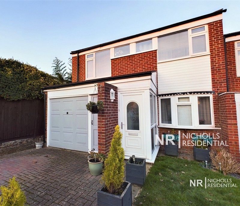3 bed property for sale in Angus Close, Chessington, Surrey. KT9, £499,950