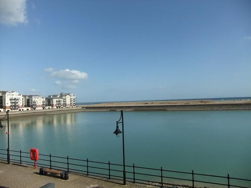 2 bed flat to rent in Midway Quay, Eastbourne BN23, £1,200 pcm