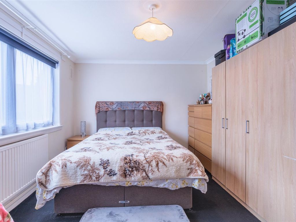 2 bed flat for sale in Gellyburn Road, Almondbank, Perth PH1, £115,000