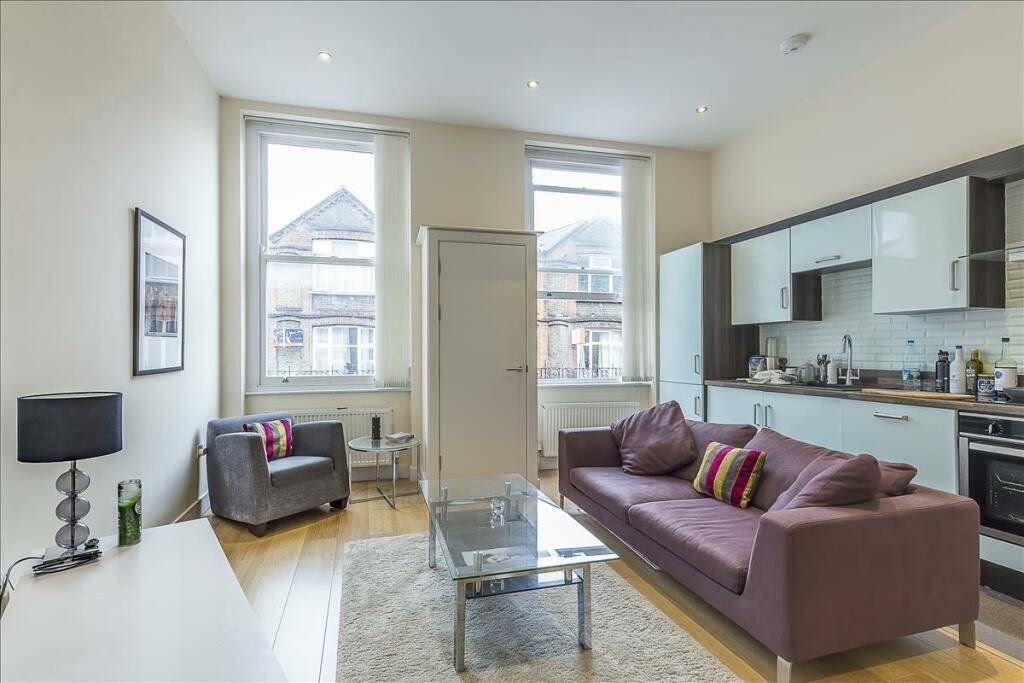 1 bed flat to rent in Clarence Road, London E5, £1,842 pcm