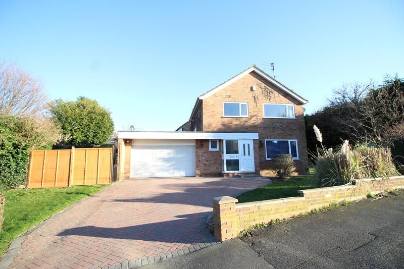 3 bed detached house to rent in Shelley Drive, Higham Ferrers NN10, £1,295 pcm