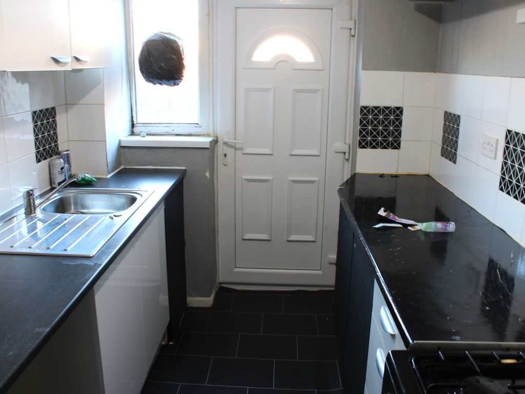 3 bed terraced house to rent in Rylstone Gardens, Bradford BD3, £850 pcm