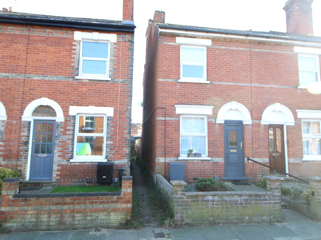 2 bed terraced house to rent in Wickham Road, Colchester CO3, £1,200 pcm