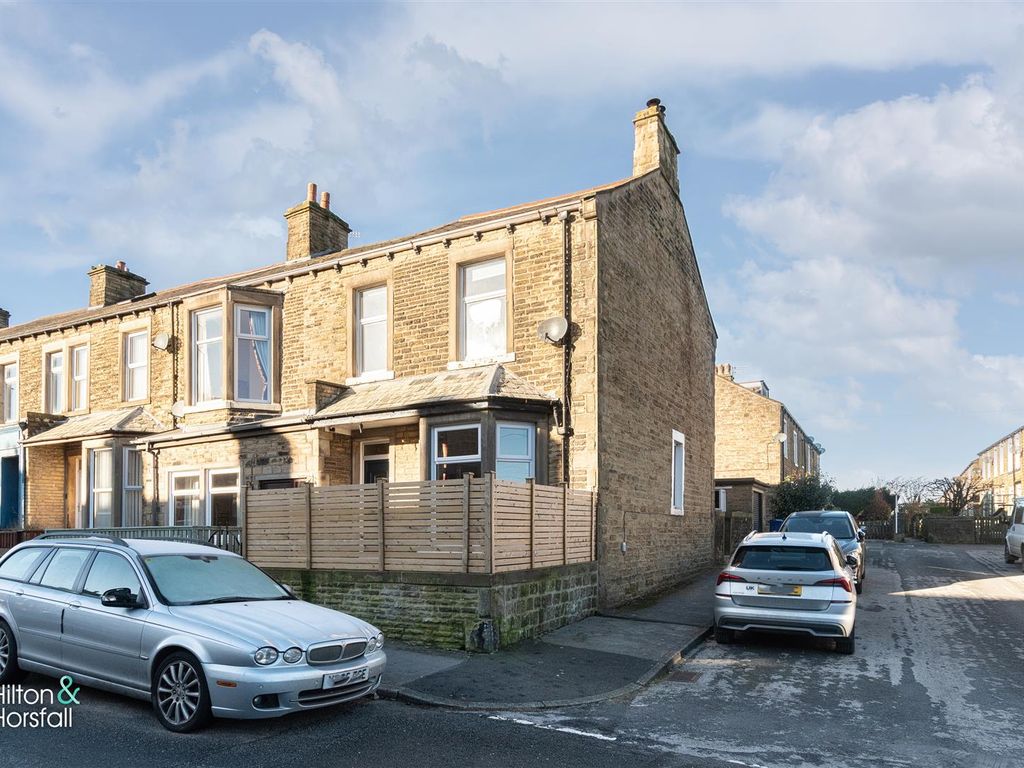 3 bed end terrace house for sale in Wellhouse Road, Barnoldswick BB18, £229,950