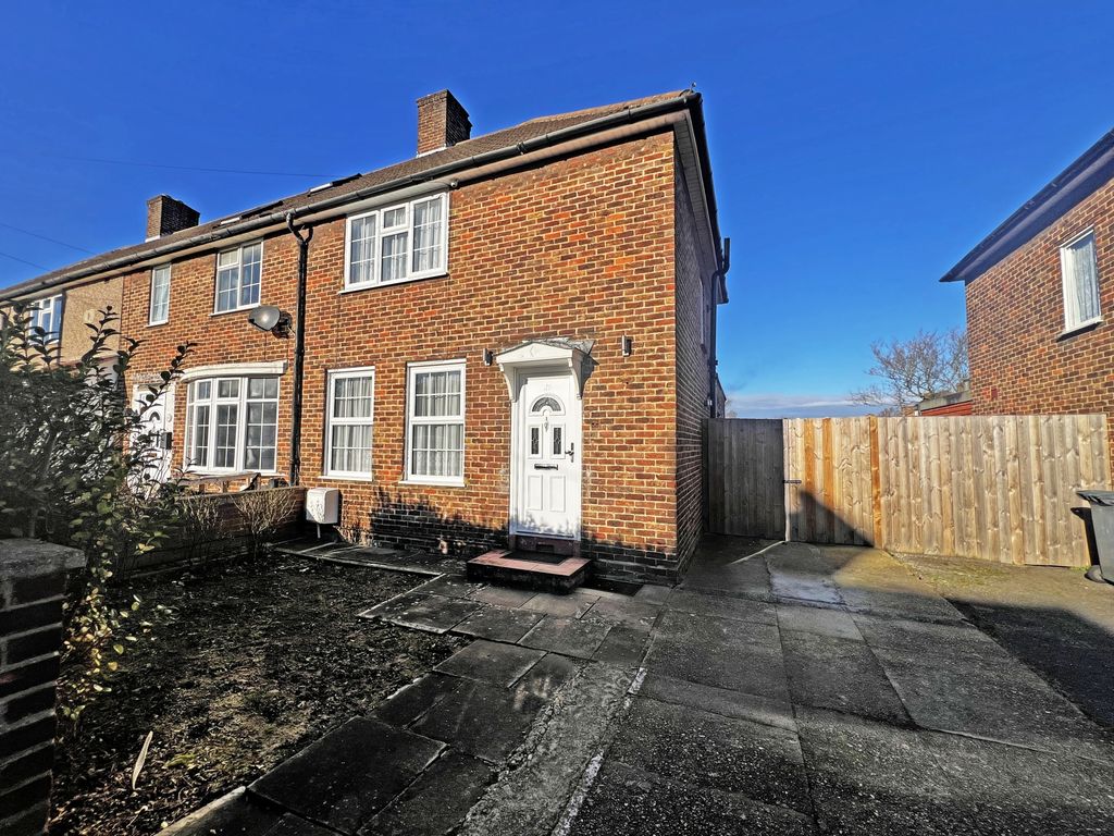 3 bed end terrace house for sale in Waters Road, London SE6, £550,000